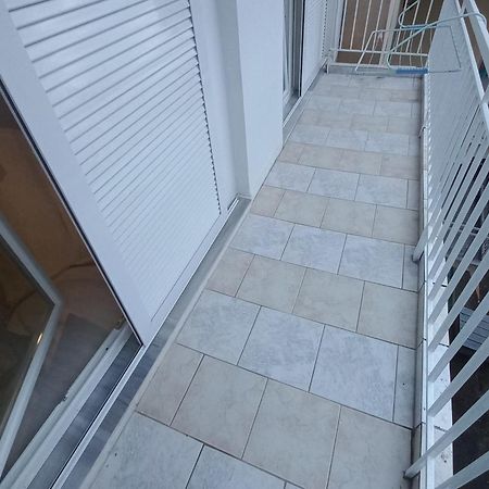 סרס Central 3 Modern Apartment With Free Parking מראה חיצוני תמונה