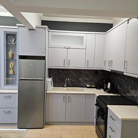 סרס Central 3 Modern Apartment With Free Parking מראה חיצוני תמונה