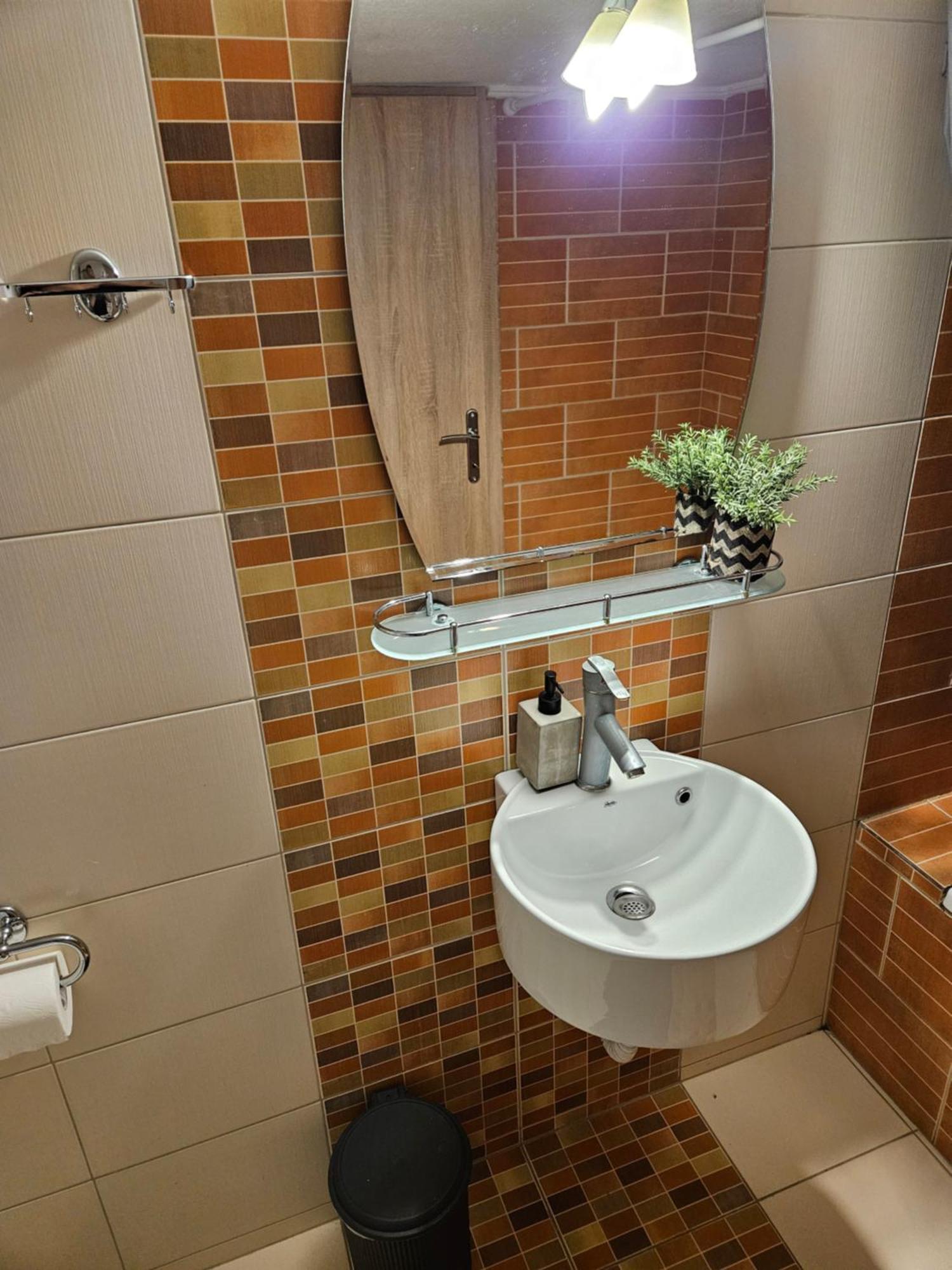 סרס Central 3 Modern Apartment With Free Parking מראה חיצוני תמונה