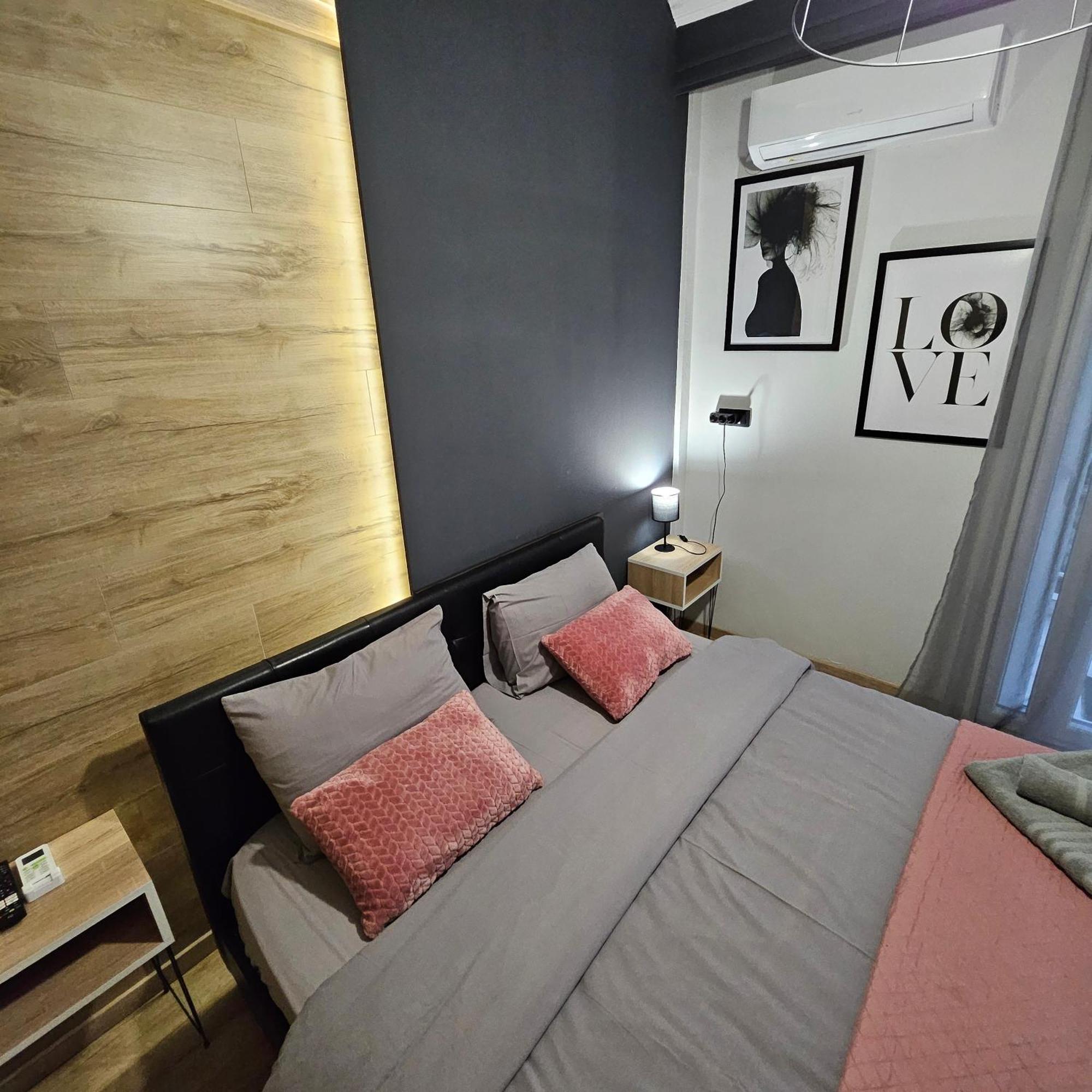 סרס Central 3 Modern Apartment With Free Parking מראה חיצוני תמונה
