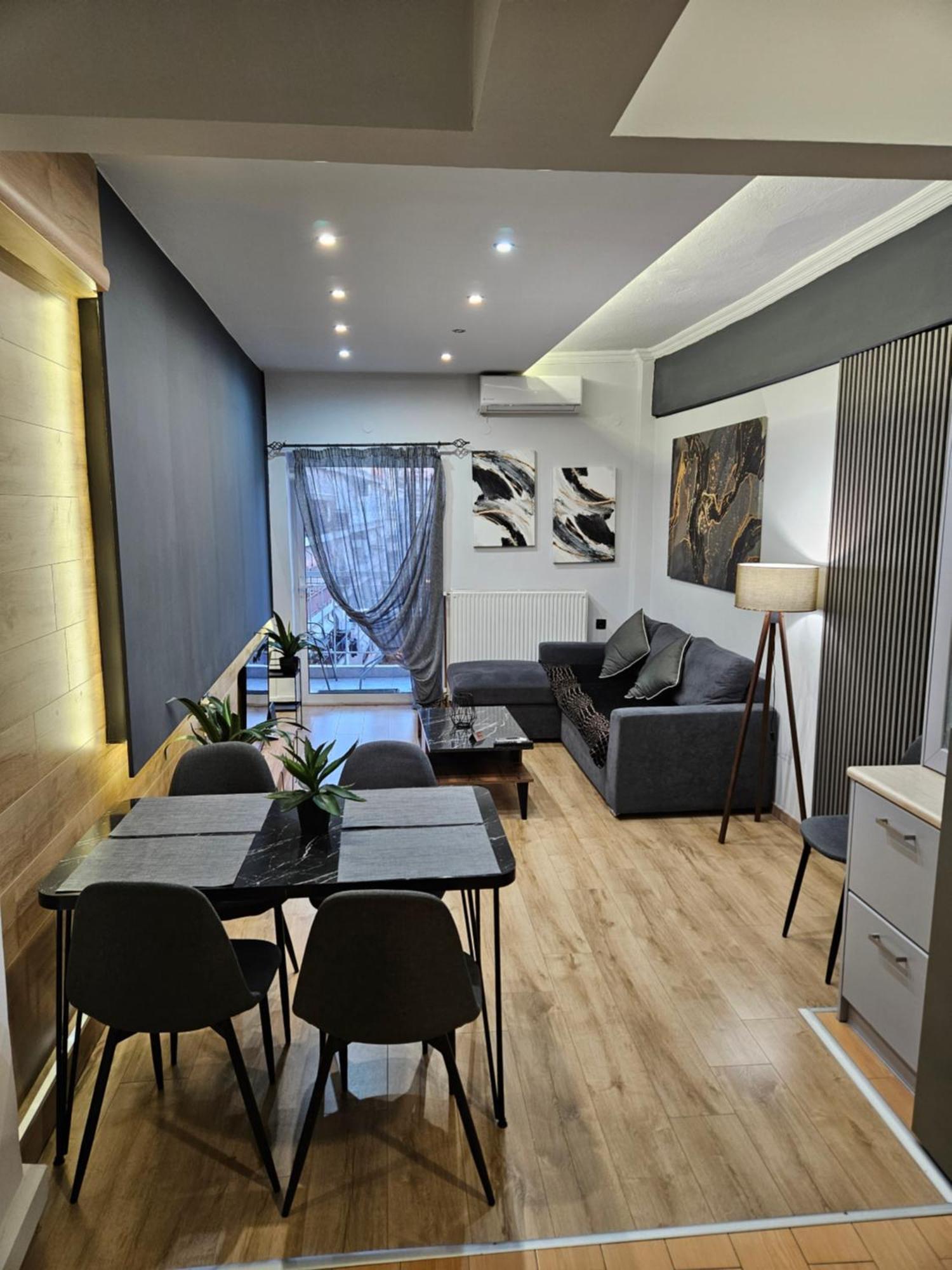סרס Central 3 Modern Apartment With Free Parking מראה חיצוני תמונה