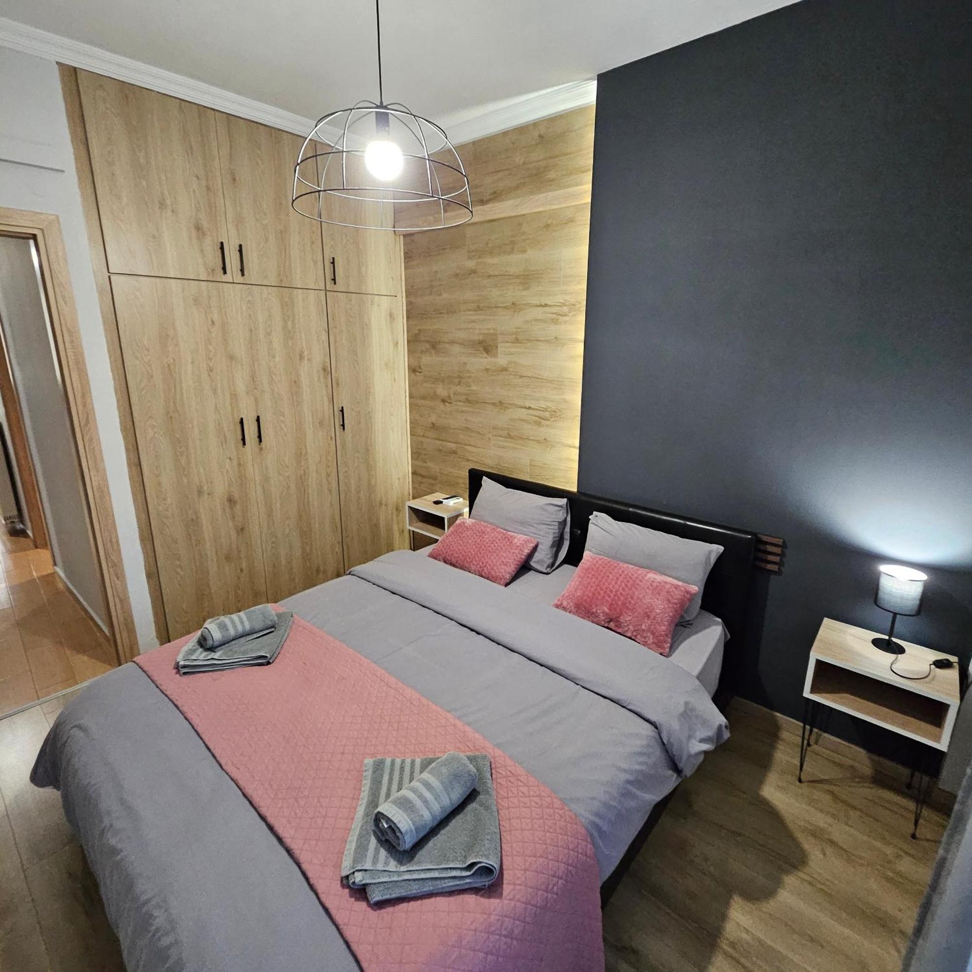סרס Central 3 Modern Apartment With Free Parking מראה חיצוני תמונה