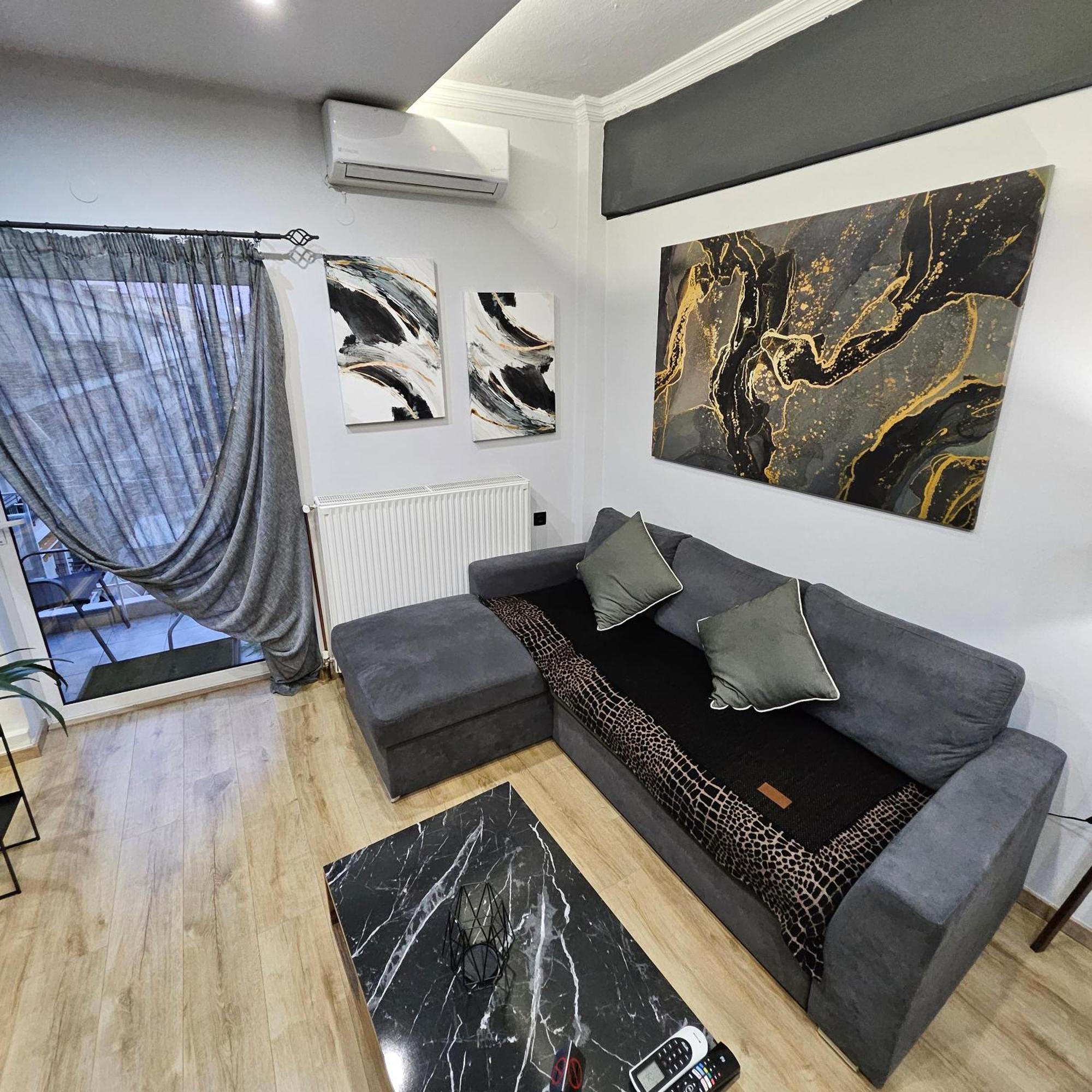 סרס Central 3 Modern Apartment With Free Parking מראה חיצוני תמונה